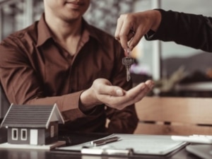 Legal Steps to Remove Someone from a Deed in Tampa, FL