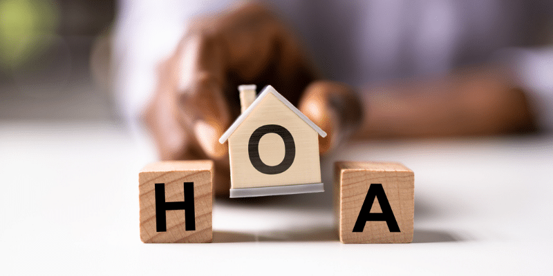 Who pays HOA fees at closing [market_city]